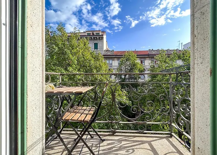 Casa Alberto da Giussano, elegante bilocale in centro con balcone sul parco