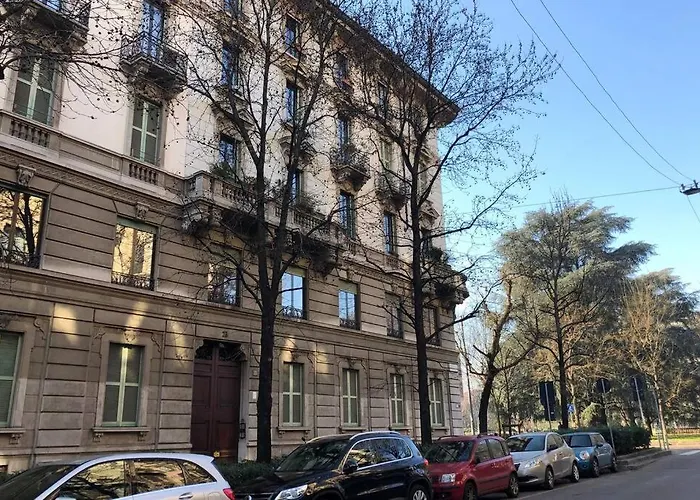 Casa Alberto Da Giussano, Elegante Bilocale In Centro Con Balcone Sul Parco